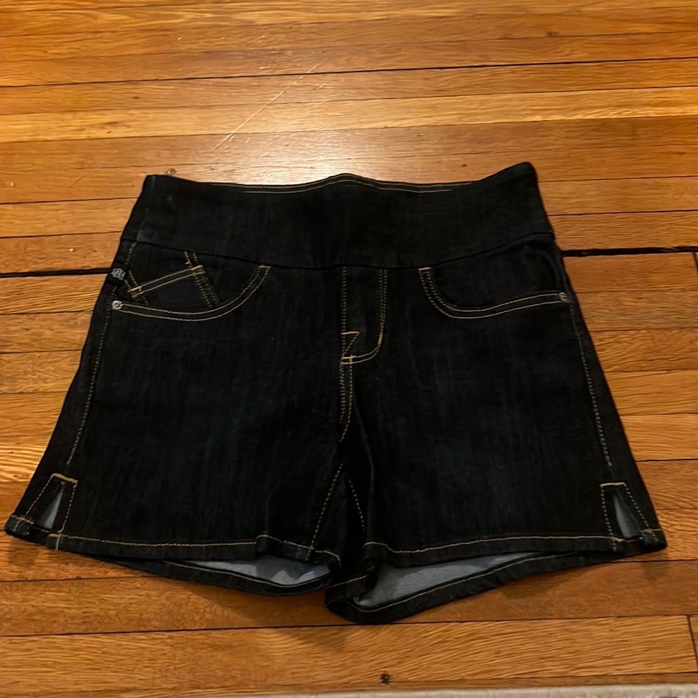 Rock and republic slimming tummy control Jean shorts